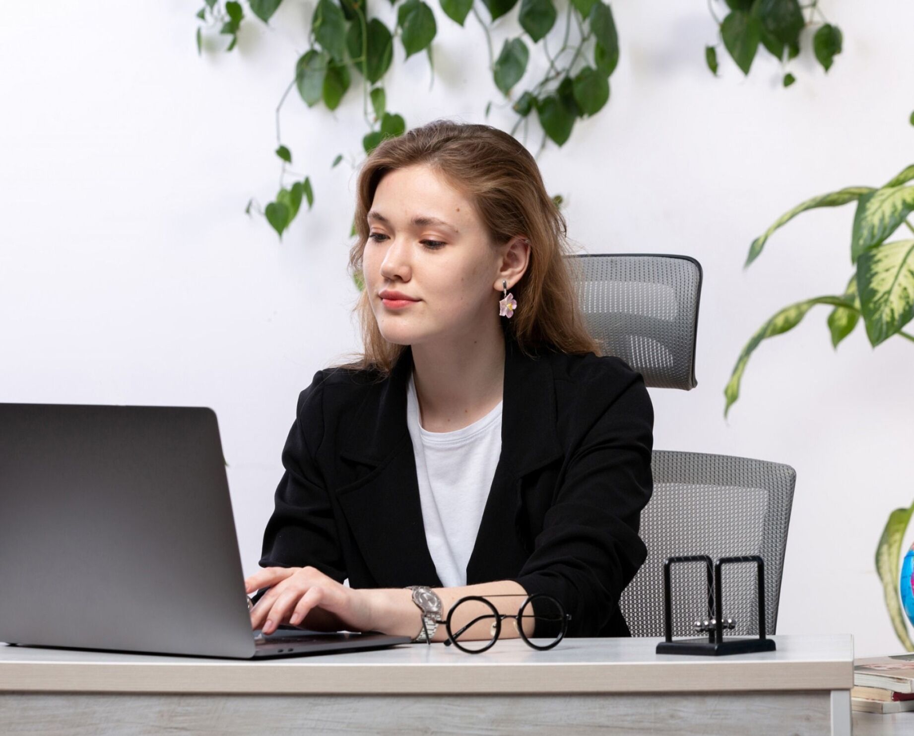 Visuel montrant les cas d'utilisation et les secteurs d'activité de ServiceNow ITSM à l'échelle de l'entreprise