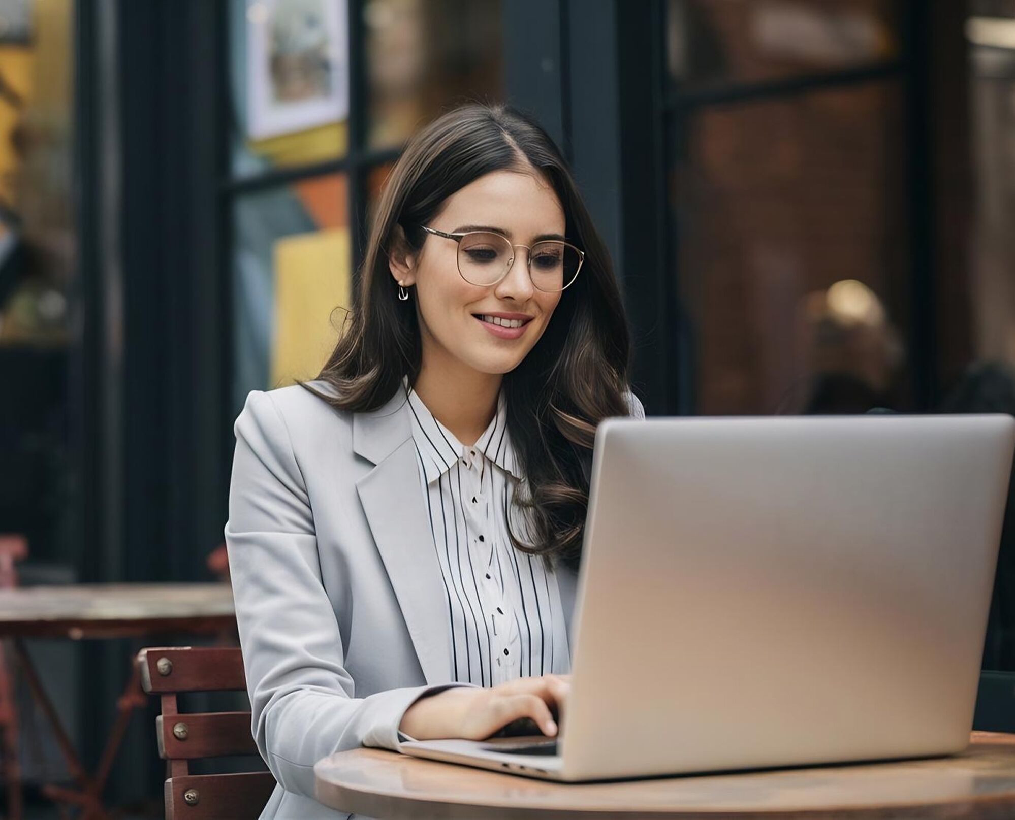 Couloir flou, symbolisant ServiceNow ITSM dans un environnement de soins de santé