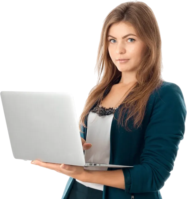 Femme d'affaires travaillant sur un ordinateur portable, représentant le conseil ServiceNow ITSM